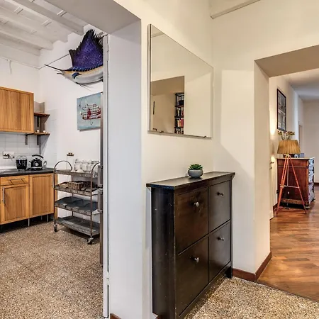 Elegant Two Bedroom Apartment-colosseum