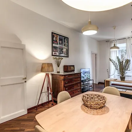 Elegant Two Bedroom Apartment-colosseum Apartment *