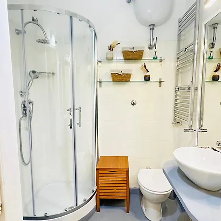 Elegant Two Bedroom Apartment-colosseum Apartment Rome