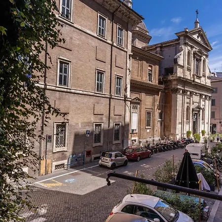 Elegant Two Bedroom Apartment-colosseum Apartment *