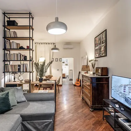 Elegant Two Bedroom Apartment-colosseum Apartment