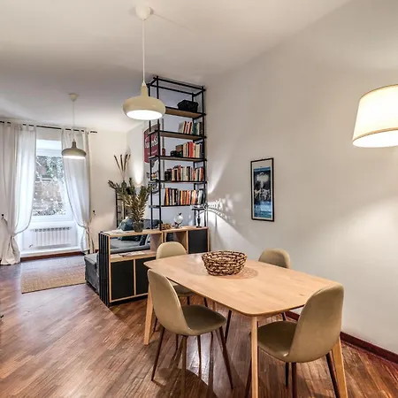 Elegant Two Bedroom Apartment-colosseum Apartment *